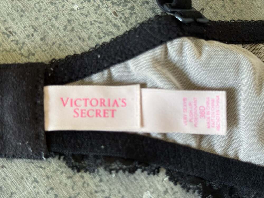 Victoria's Secret Very Sexy Black Lace Push-Up Bra 36D
